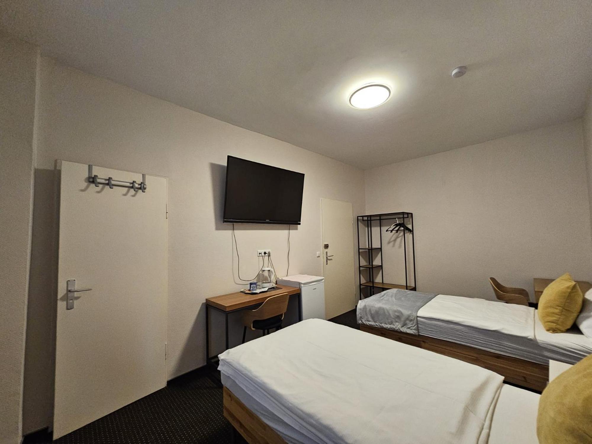 Hotel Haus Isenburg Neu-Isenburg Ngoại thất bức ảnh