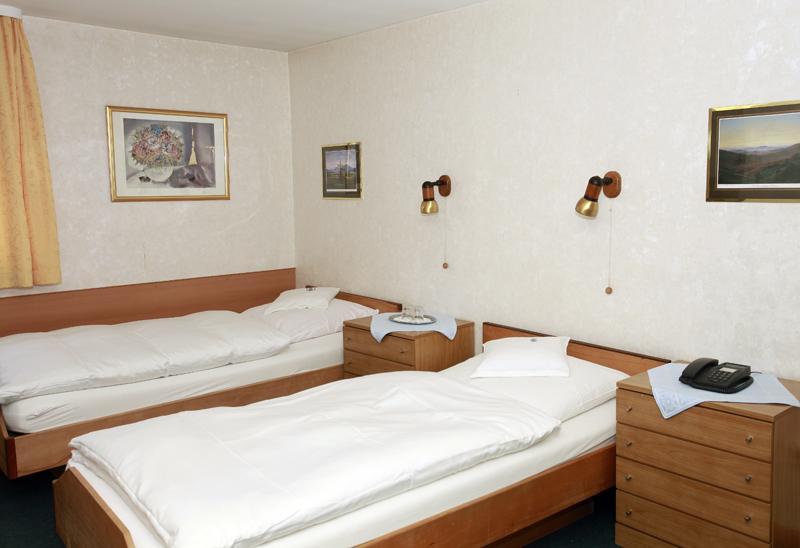 Hotel Haus Isenburg Neu-Isenburg Ngoại thất bức ảnh